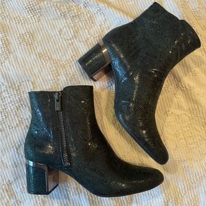 DKNY Crosbi Ankle Boot